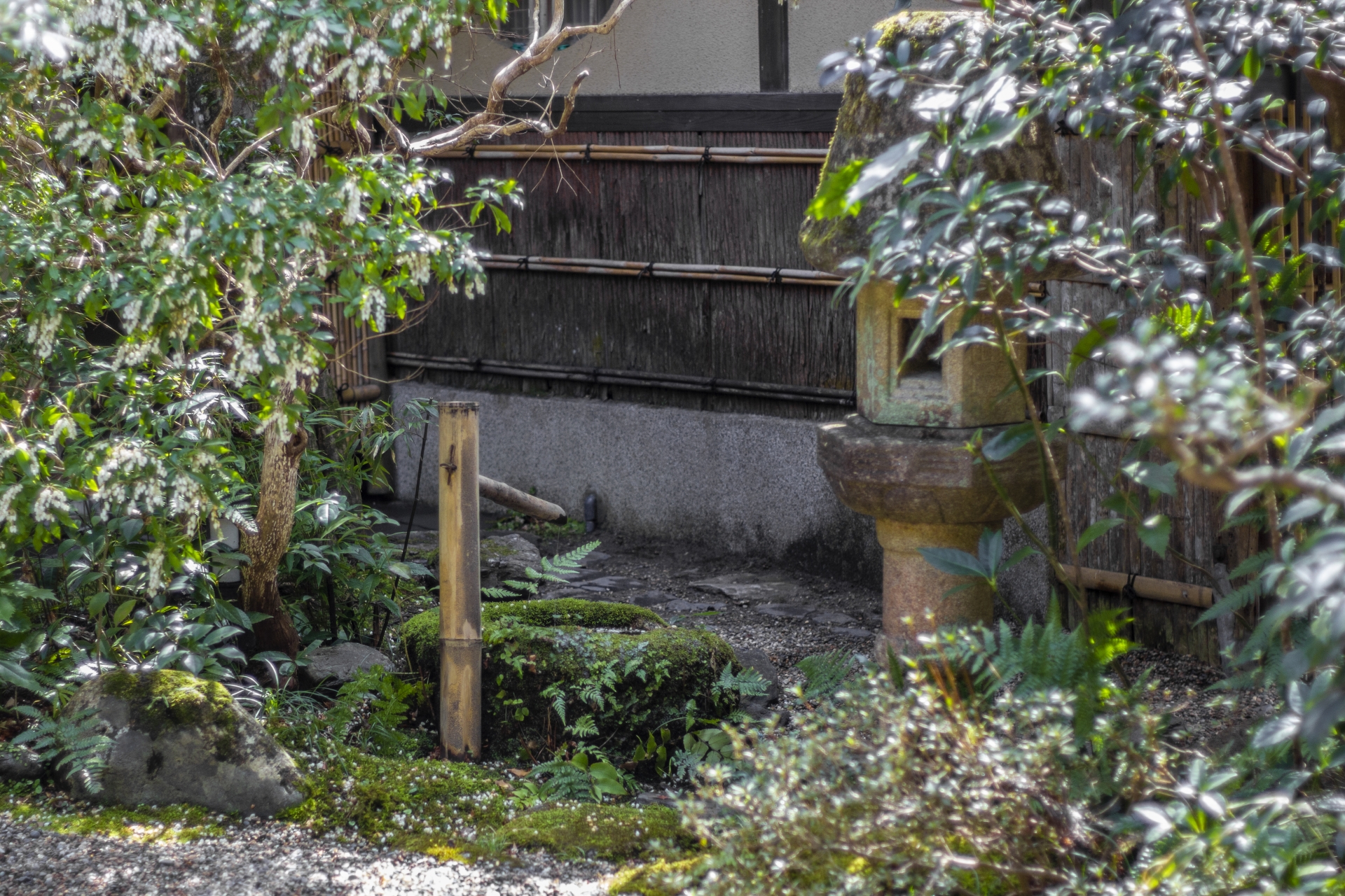 住まいは夏をもって旨とすべし