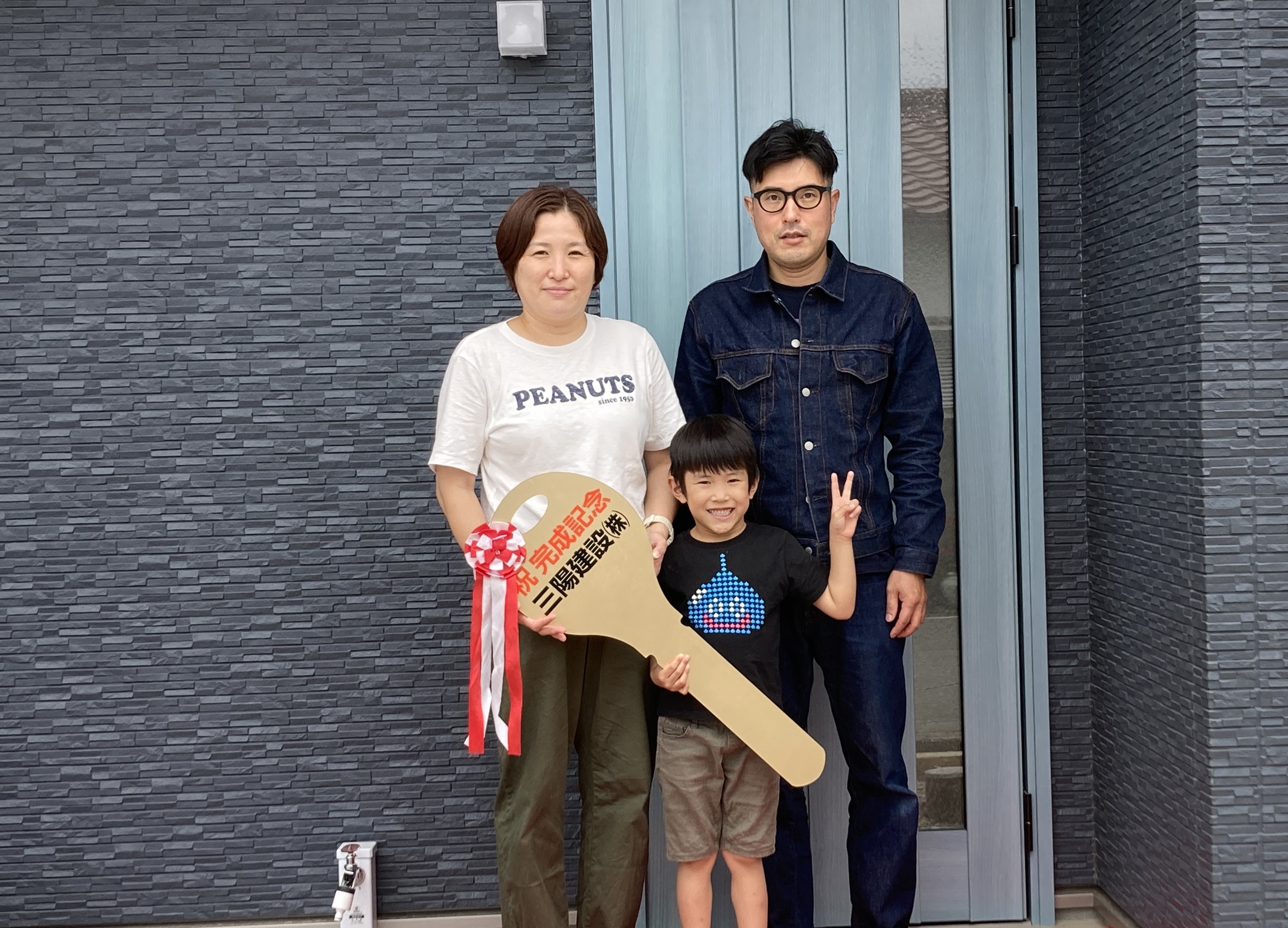無垢の床や断熱性の高い窓など、快適な生活が送れるようになりました！ 写真
